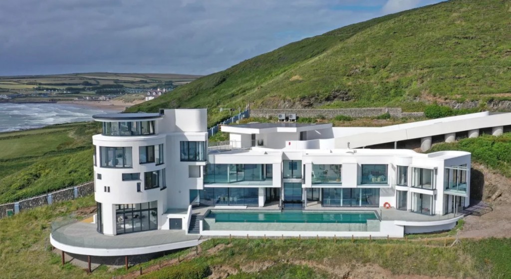 Grand Designs Chesil Cliff House up for sale for ?10m 5-8 bedroom house for sale in Croyde, Braunton, Devon, Guide price ?10,000,000 https://www.knightfrank.com/properties/residential/for-sale/croyde-braunton-devon-ex33/exe160202