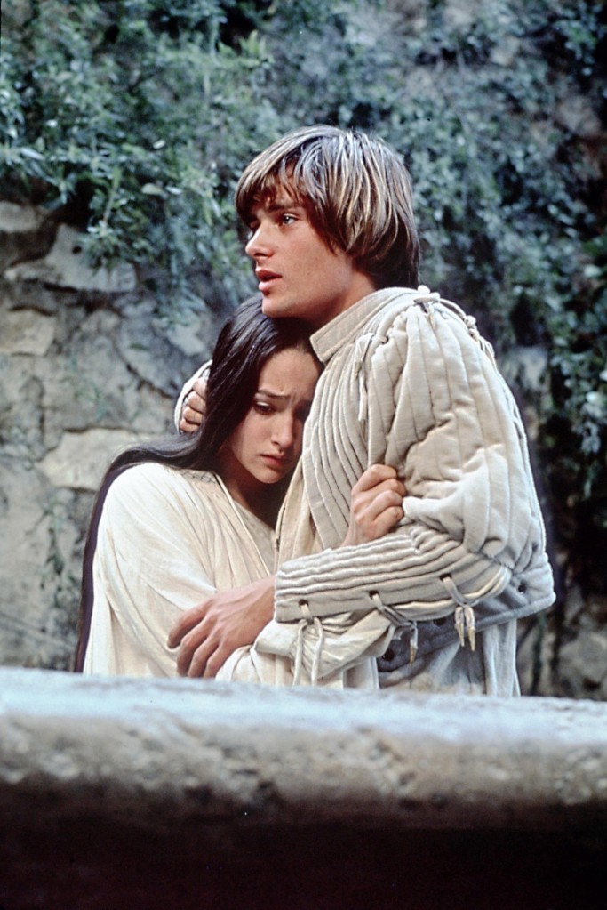 Editorial use only. No book cover usage. Mandatory Credit: Photo by Paramount/Kobal/Shutterstock (5885757d) Olivia Hussey, Leonard Whiting Romeo and Juliet - 1968 Director: Franco Zeffirelli Paramount UK/ITALY Scene Still Shakespeare Rom?o et Juliette (1968)