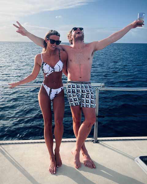 Olly Murs and Amelia Tank on holiday 