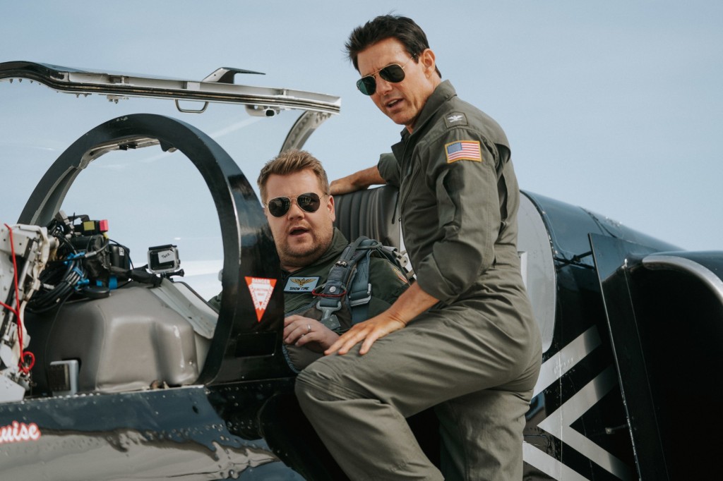 Tom Cruise teaches James Corden how to fly a Top Gun fighter jet.