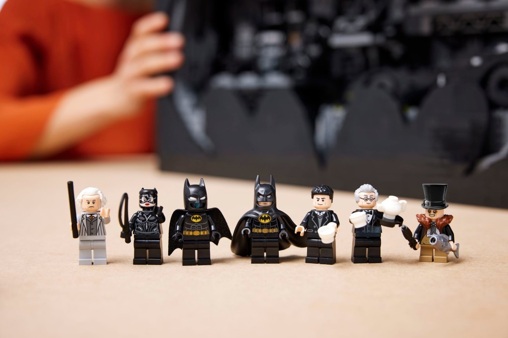 Lego Batman Batcave Shadowbox minifigures