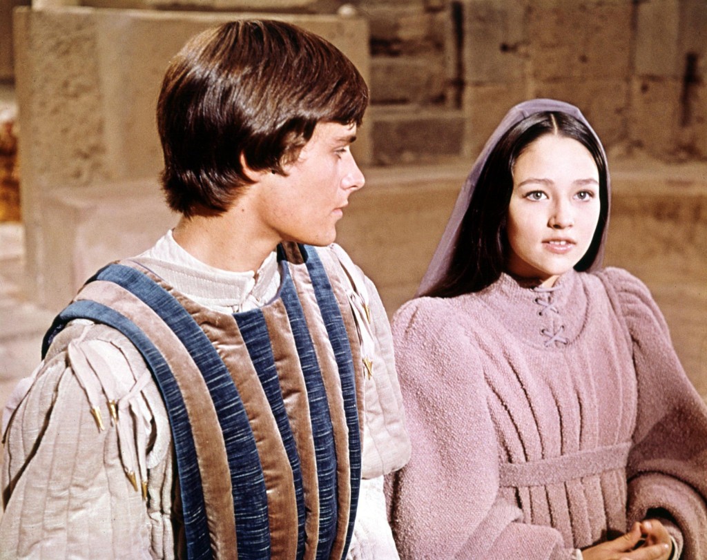 Editorial use only. No book cover usage. Mandatory Credit: Photo by Paramount/Kobal/Shutterstock (5885757al) Leonard Whiting, Olivia Hussey Romeo and Juliet - 1968 Director: Franco Zeffirelli Paramount UK/ITALY Scene Still Shakespeare Rom?o et Juliette (1968)