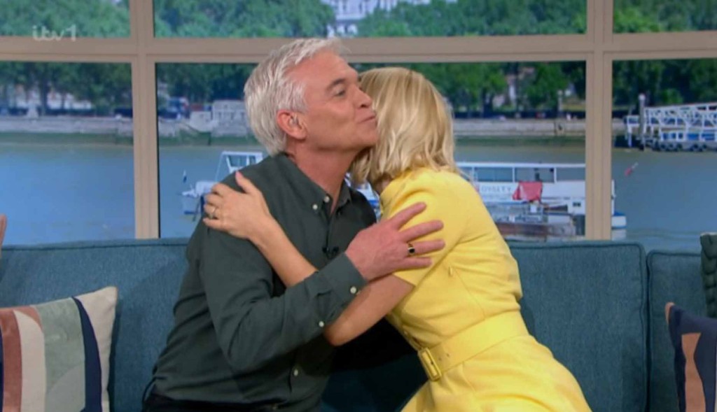 Holly Willoughby kisses Philip Schofield and skips off to the Palace