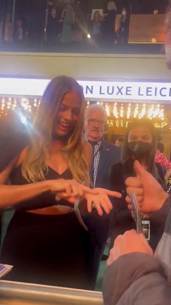 Margot Robbie melts hearts as she chats to deaf fan using sign language