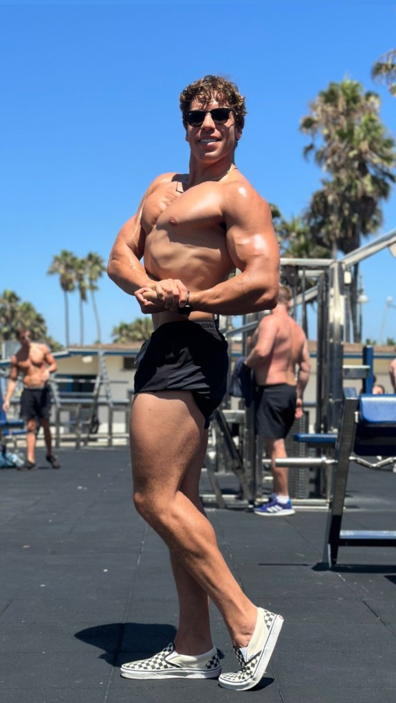 Joe Baena showing off his physique https://www.instagram.com/stories/joebaena/3162064308442263235/