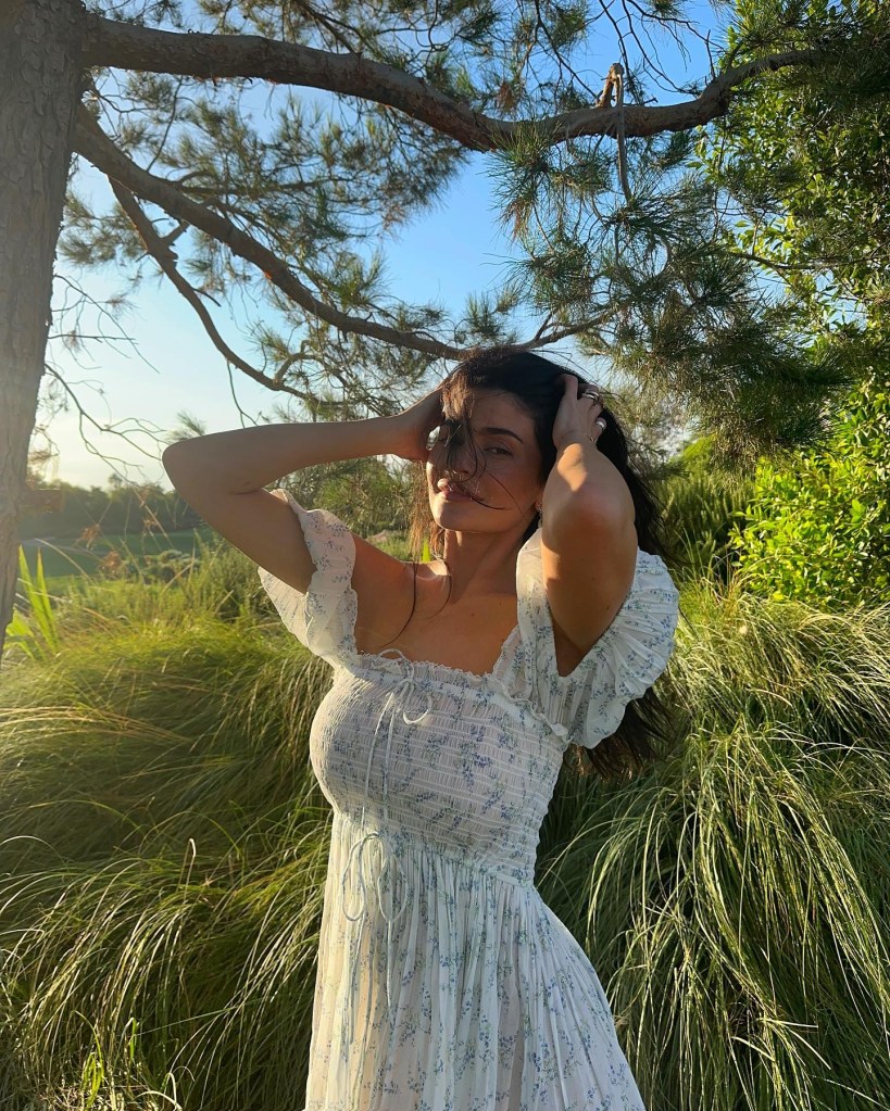 She’s all flowers and rainbows these days (Picture: @kyliejenner, Instagram)