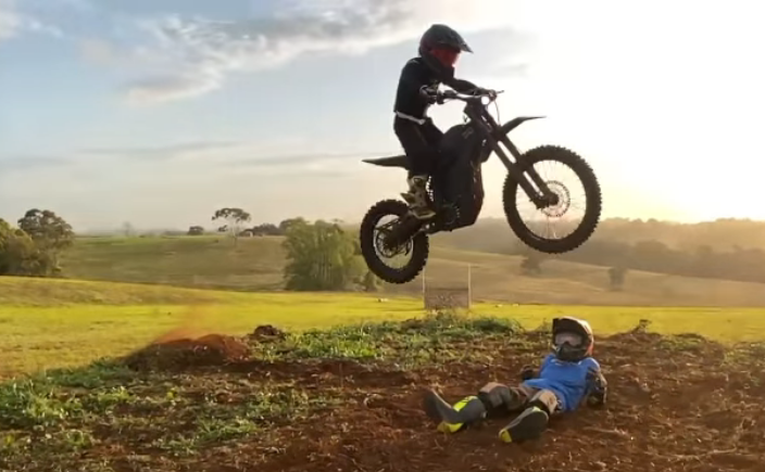 Chris Hemsworth's sons perform stunts on dirt bikes