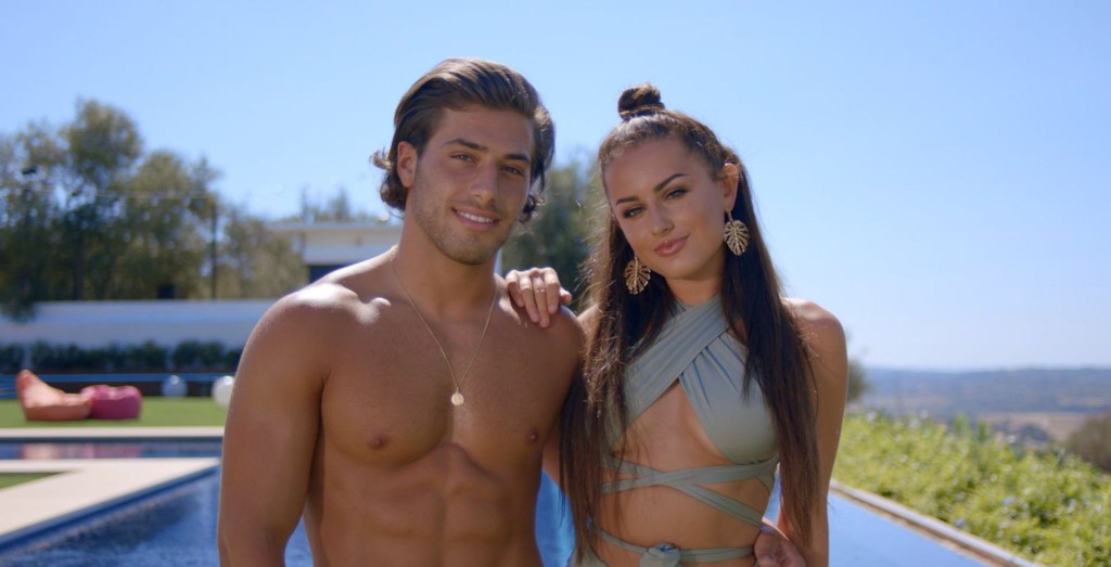 Kem Cetinay and Amber Davies on Love Island in 2017.