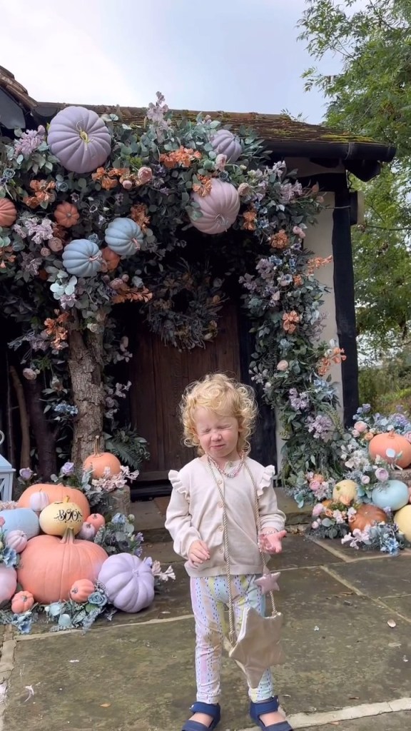 Stacey Solomon's mindblowing autumn door display is her best yet https://www.instagram.com/p/Cx59MFAM0St/?hl=en