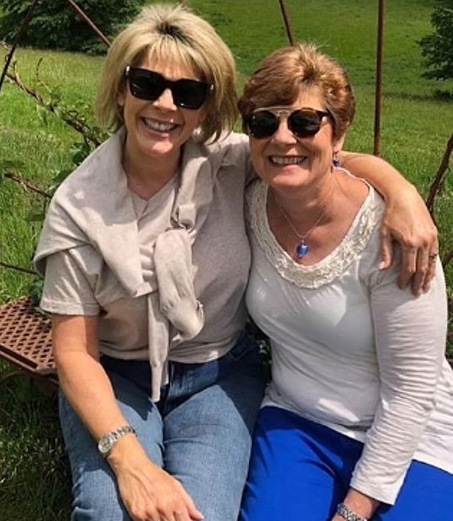 Ruth Langsford with sister