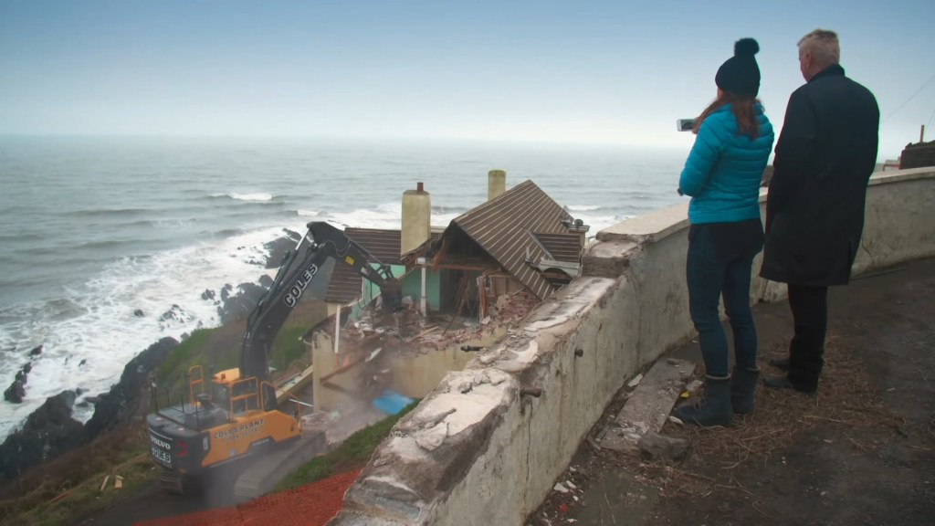 Grand Designs revisit Chesil Cliff House in Croyde, Devon (Picture: Channel 4)